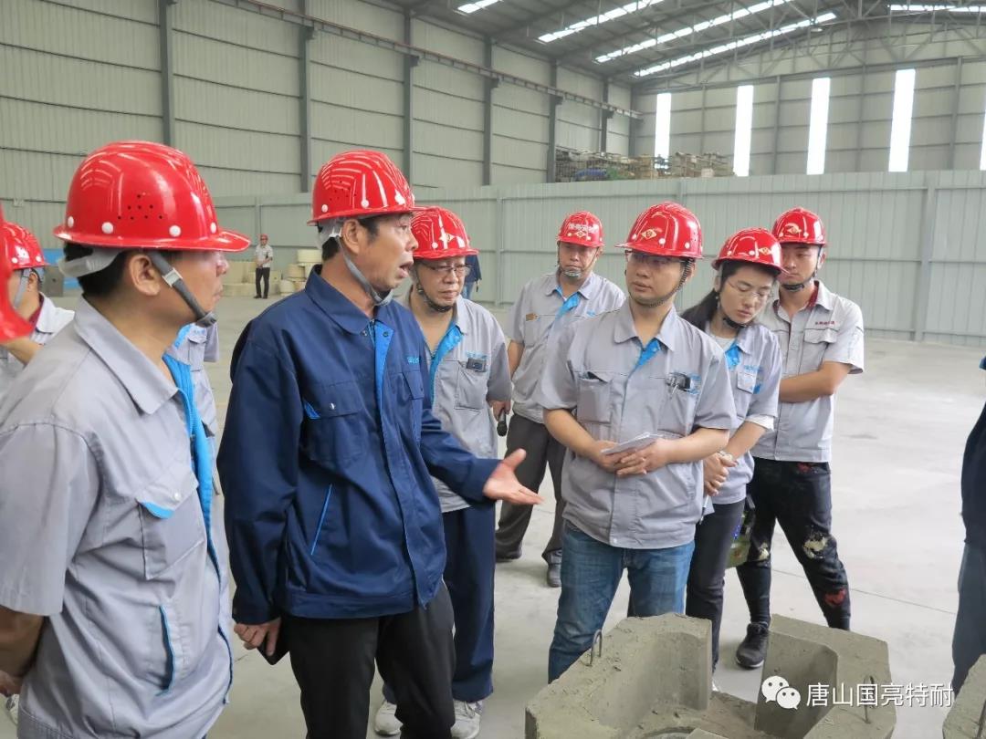 河北耐火材料厂家国亮月度总结大会上，总经理董国亮强调这些重点